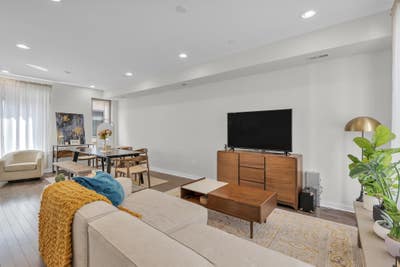 Nicely furnished whole-floor master suite  Main Photo