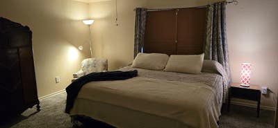 Large room with private bathroom, POOL Main Photo