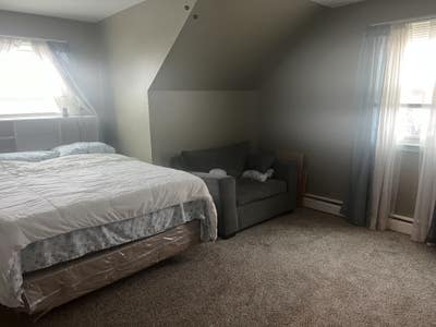 Large furnished room for rent Main Photo