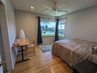 Spacious bedroom in newly remodeled peaceful home Main Photo
