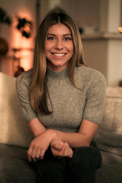 Healthcare Professional Seeking Room in West LA Main Photo