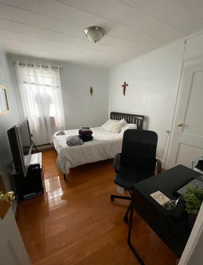 Beautiful room in Elmhurst for rent!  Main Photo