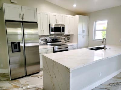 Bedroom in  Boynton in fully renovated Main Photo