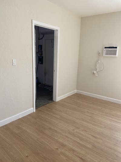 Independent entrance room in quiet Boca area Main Photo
