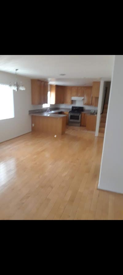 Spacious Townhouse in great neighborhood Main Photo