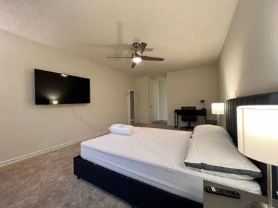 Private Large Furnished Upscale Room in Brentwood Main Photo