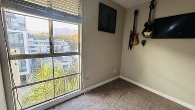 Room in beautiful downtown Pasadena Main Photo