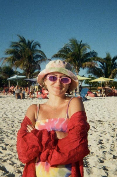 31 year old woman looking for a room in LA Main Photo