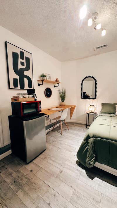 Cozy room w/ private bath, mini fridge & microwave Main Photo