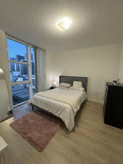 Looking for a roommate in downtown Miami Main Photo
