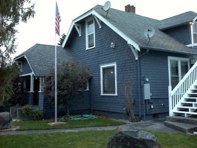 Private Room in Clean, Quiet Home Near PLU & JBLM Main Photo