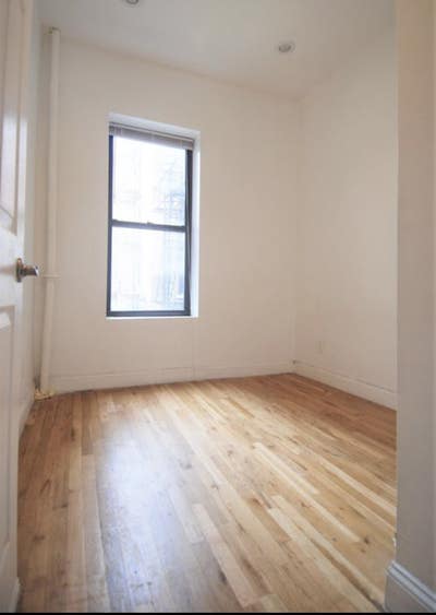 Roommate Needed $1,000/Month at 184St Main Photo