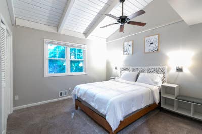 Stunning Room to Rent in Huge Shared Condo Main Photo