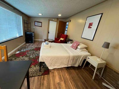 Room _Furnished Room w Utilities Included | Prime Main Photo