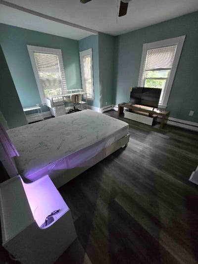  1 Bed  1 Shared Bath Room in Multi_Family Home B Main Photo