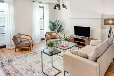 Room in Central Harlem on a flexible lease Main Photo