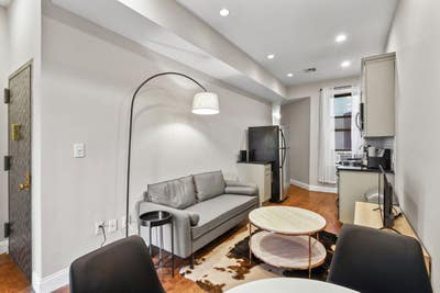 Room in Crown Heights on a flexible lease Main Photo