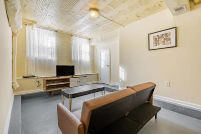 Room in Dupont Circle on a flexible lease Main Photo
