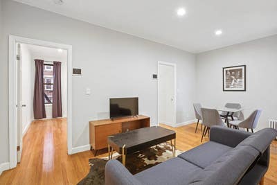 Room in Hamilton Heights on a flexible lease Main Photo