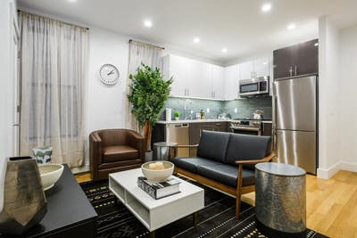 Room in Central Park on a flexible lease Main Photo