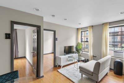 Room in East Village on a flexible lease Main Photo