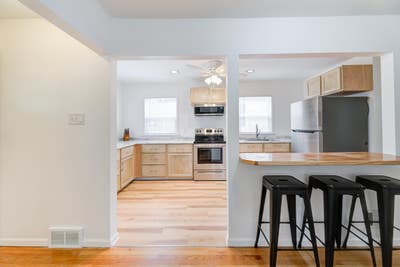 Modern & comfy Milwaukee house with back yard Main Photo