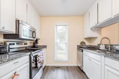 Clean, Comfy & Peaceful Home in Central Neighborho Main Photo