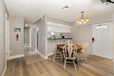 Comfy & newlyrenovated Oakland House with Dining a Main Photo