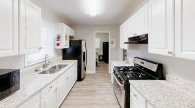 College Park home, a 8 minute walk to bus line 89 Main Photo