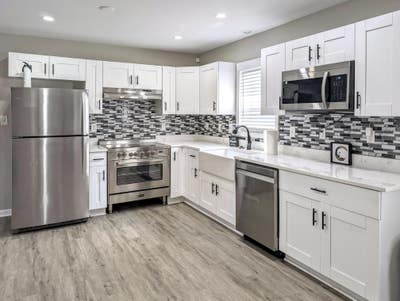 2 Min Walk to Bus Stop  Spacious and Modern Home m Main Photo