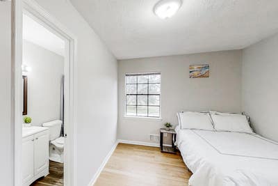 Professional Super Host 🅿️ Movein Fee Waived‼️ Al Main Photo