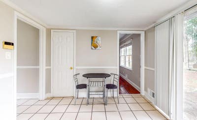 ** Beautiful home near Tara Blvd with Spacious Bed Main Photo