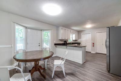 Comfy & newlyrenovated Newnan House with Dining ar Main Photo