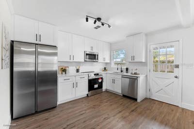 Fully Renovated South Tampa Home close to Hyde Par Main Photo