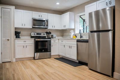 Beautiful & Modern Maitland House with Renovated K Main Photo