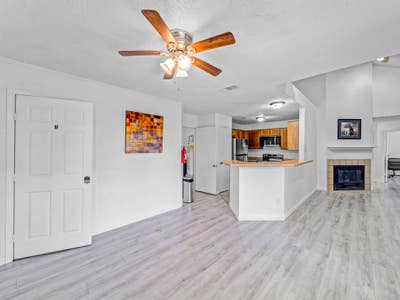 Newlyrenovated & cozy Dallas House with Backyard Main Photo