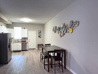 Baltimore Townhouse with Dining area. Spacious & n Main Photo
