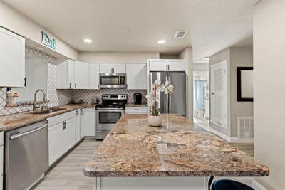 Newlyrenovated & comfy Tampa House with Dining are Main Photo