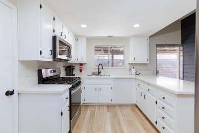  HighQuality Remodeled Home in Las Vegas!  Hot Spo Main Photo