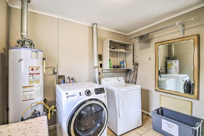 Comfy & homey Houston House with Patio or porch Main Photo