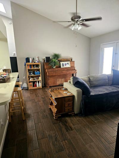 Room for rent - utilities included Main Photo