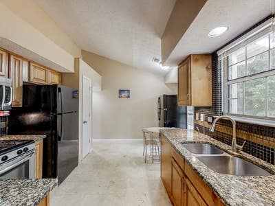 Greater Rowland Allgood Home, a 4 minute walk to t Main Photo