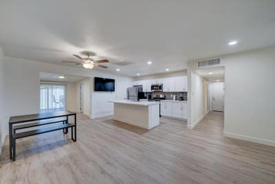 Tempe House with Dining area. Newlyrenovated & com Main Photo