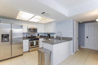Unbeatable Location. Unmatched Comfort. Exceptiona Main Photo