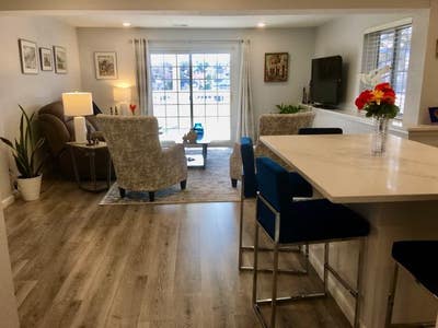 ModernFully Furnished Private Basement Apartment w Main Photo