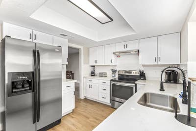 Beautiful Mesa House with Spacious Rooms & Workspa Main Photo