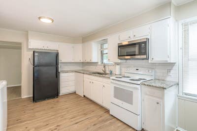 Newly renovated Fort Worth House. Dining area, wor Main Photo