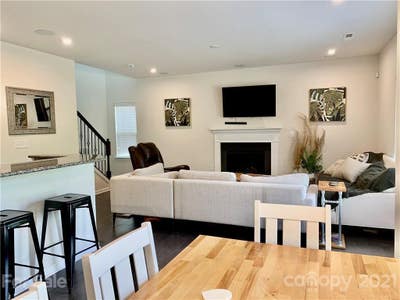 Excellent pad in Charlotte Main Photo