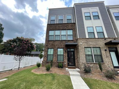 Excellent home in Charlotte Main Photo