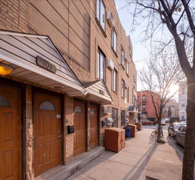 4 bedroom, 1,5 bath spacious + modern duplex! Main Photo